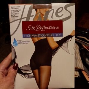 NWT Hanes Silk Reflections High Waist Control Top Size EF Color Barely There